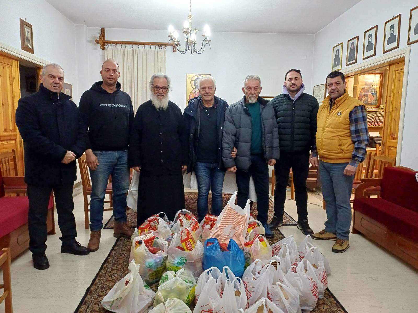 Τρόφιμα από την ΔΗΜ.Τ.Ο. Αγιάς της Νέας Δημοκρατίας για οικογένειες που έχουν ανάγκη