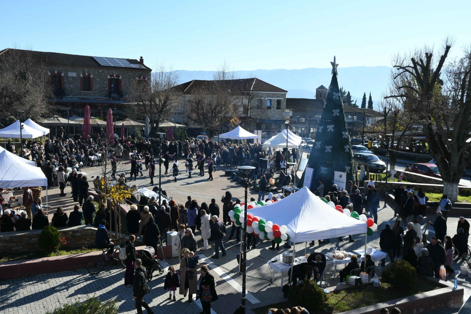 Με τσιγαρίδες, τραχανά, παραδοσιακούς χορούς και… βραβεύσεις αθλητών, η τελευταία Κυριακή του 2025 στην Αγιά