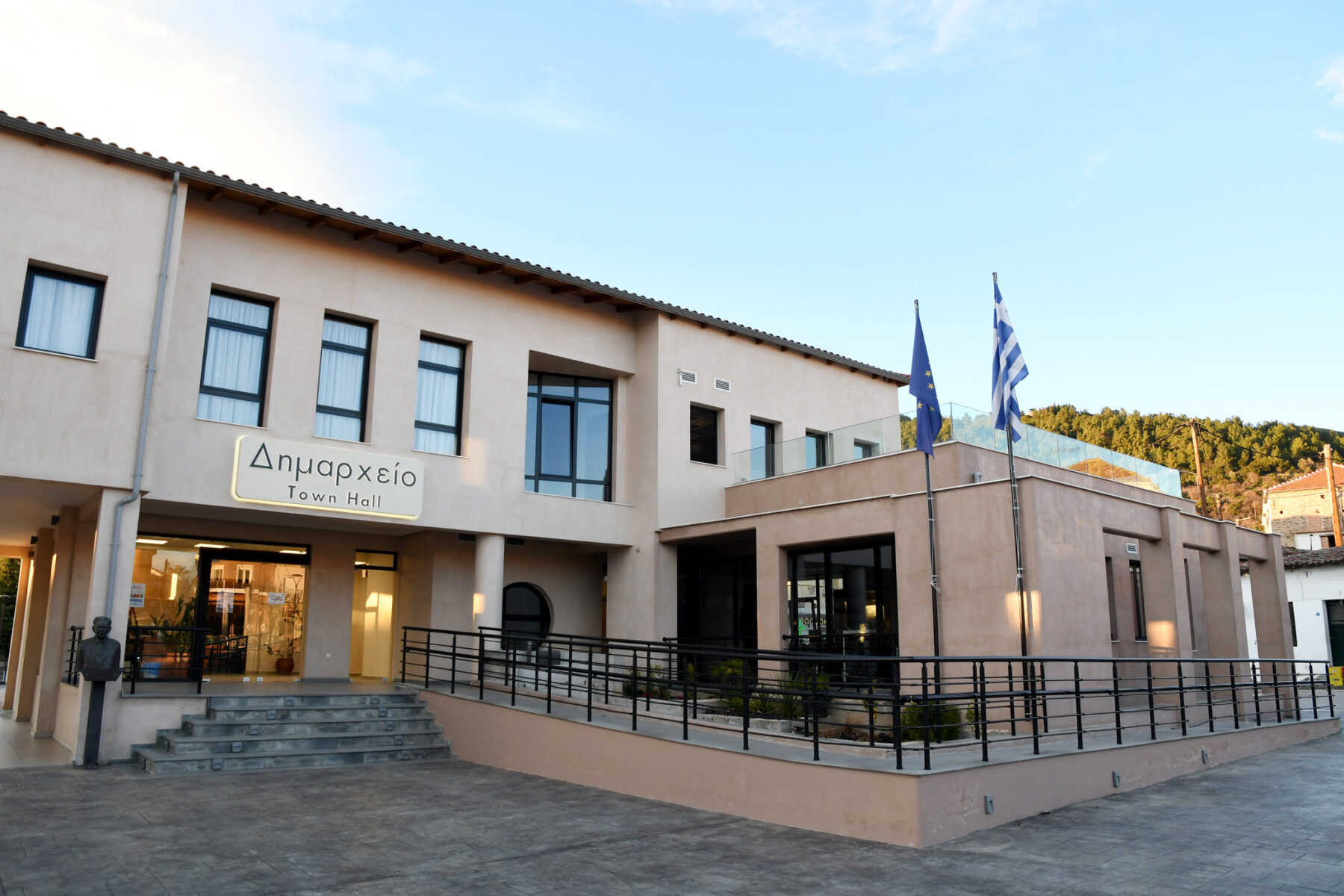 Μαζική διαμαρτυρία για το κλείσιμο του ταχυδρομείου στην Αγιά / Στις 10:00 το πρωί της Παρασκευής στο δημαρχείο της κωμόπολης