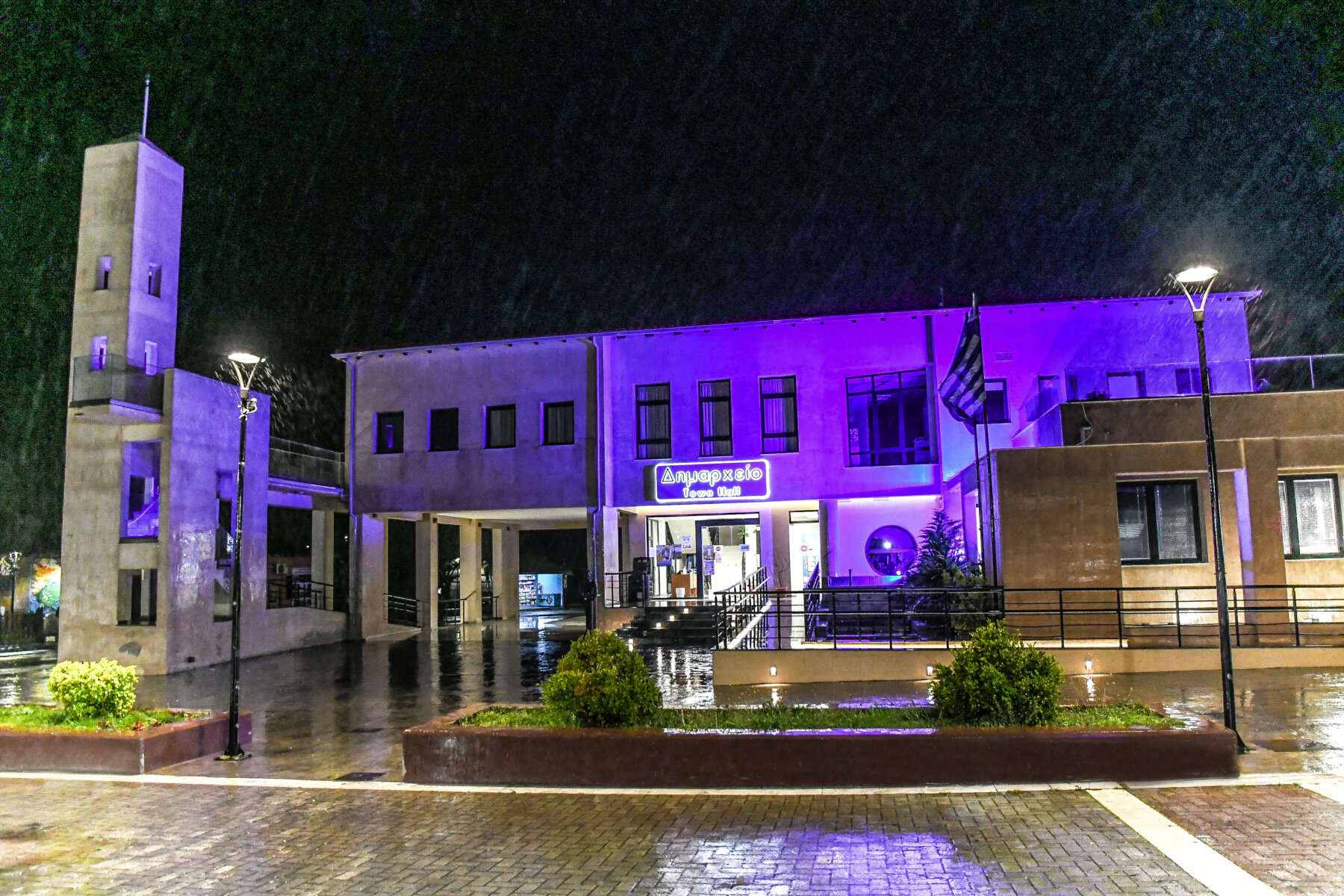 Στα μπλε το δημαρχείο Αγιάς για την Παγκόσμια Ημέρα Ευαισθητοποίησης για τον Αυτισμό