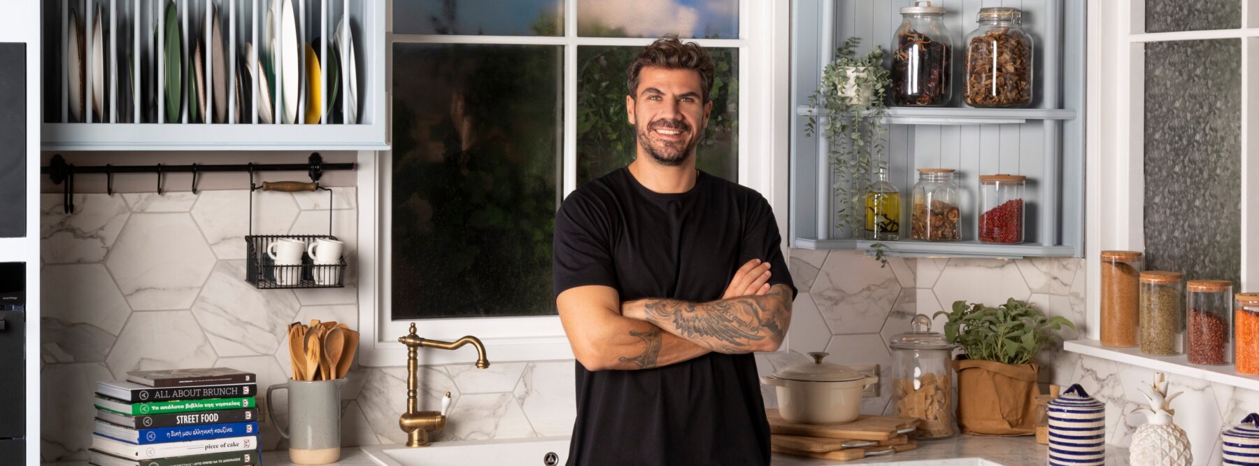 «Akis’ Food Tour» με τον Άκη Πετρετζίκη σε Λάρισα, αλλά και… Μεταξοχώρι!!